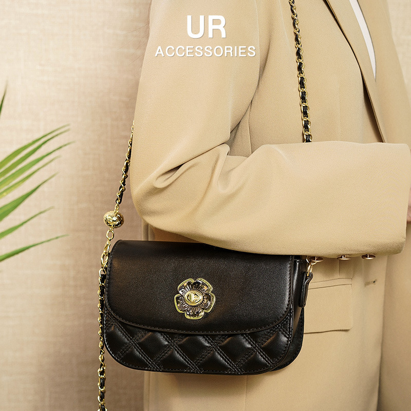 2025 New Daily Versatile Milk Box Single Shoulder Crossbody Soft Leather Camellia Women's Chain Bag fashion Designer