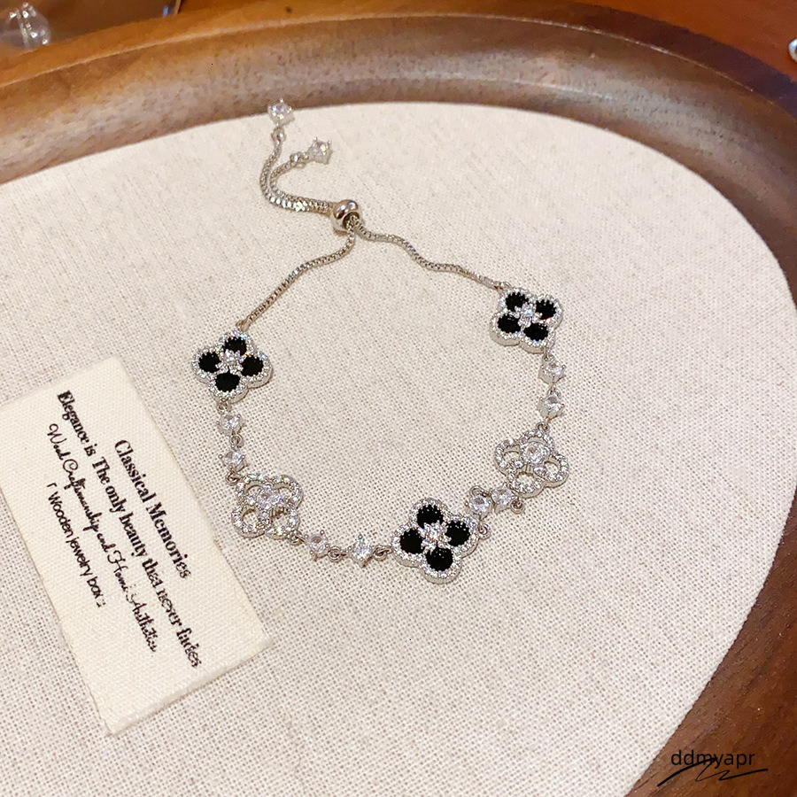 Zircon Rhombus Hollow Flower Light ddmyday High-End Elegant Bracelet Personality Exquisite Fashion Versatile Jewelry For Women