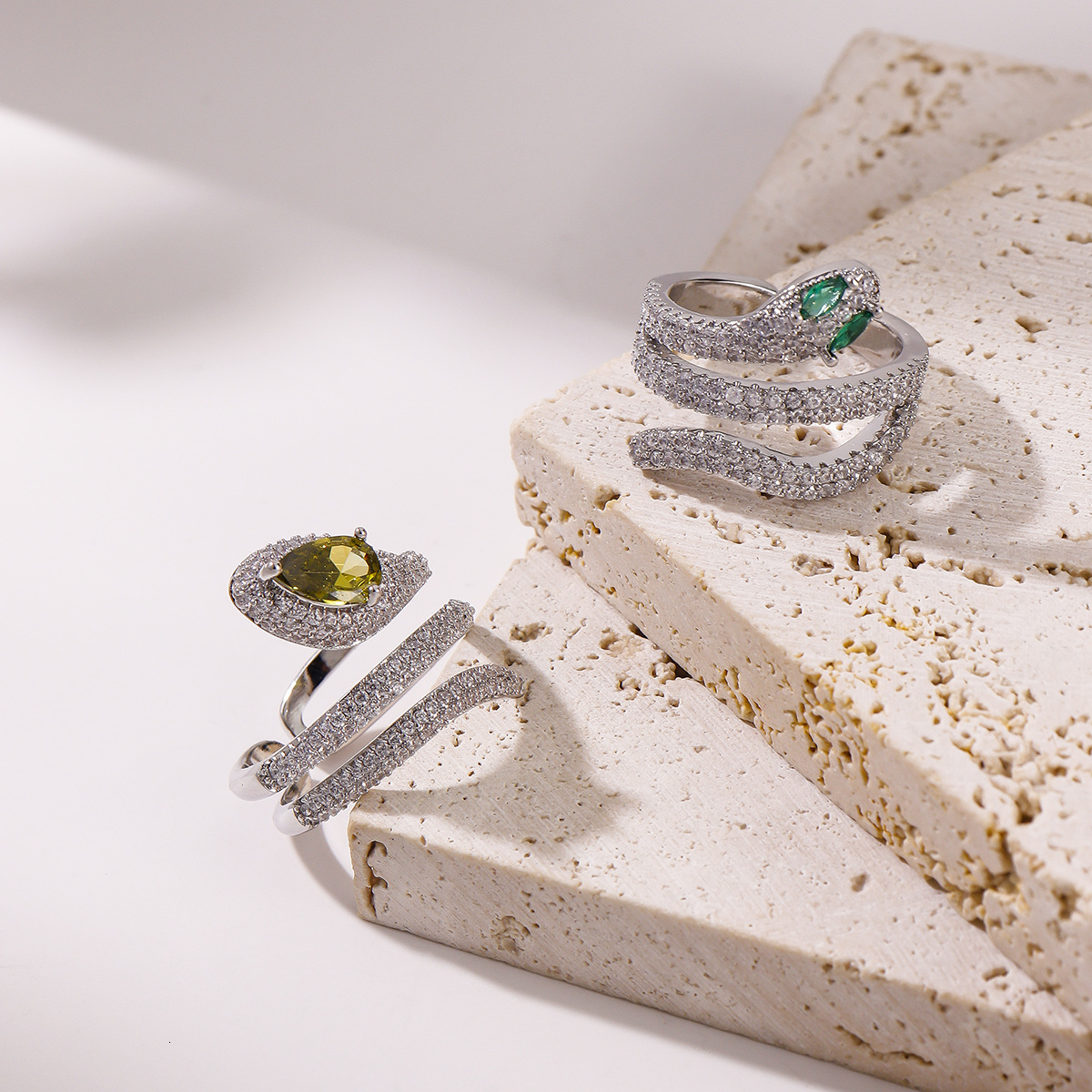 New Snake-Shaped Multi-Layer Snake Micro-Paved Zircon Full Diamond Open Adjustable Index Finger Ring for Women