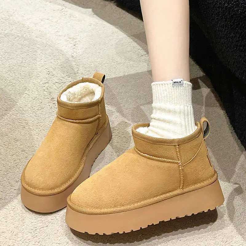 Snow Boots with Thickened Lining Warm Womens Boots with Thick Soles Fashionable and Bare Short Boots Bread Cotton Shoes L250905