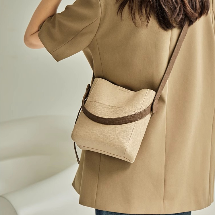 New Women s Crossbody Bag Fashionable Autumn New Designer Bag Minimalist Contrasting Color Bucket Bag Women s Shoulder Bag