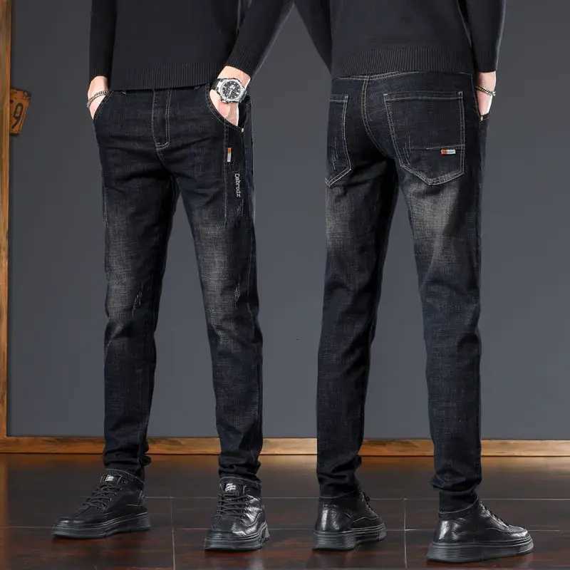 New Elastic Slimfit Trendy Mens Washed Jeans Straight Youth Fashion Little Feet Denim Trousers Embroidery Mens Clothing Pants W250905