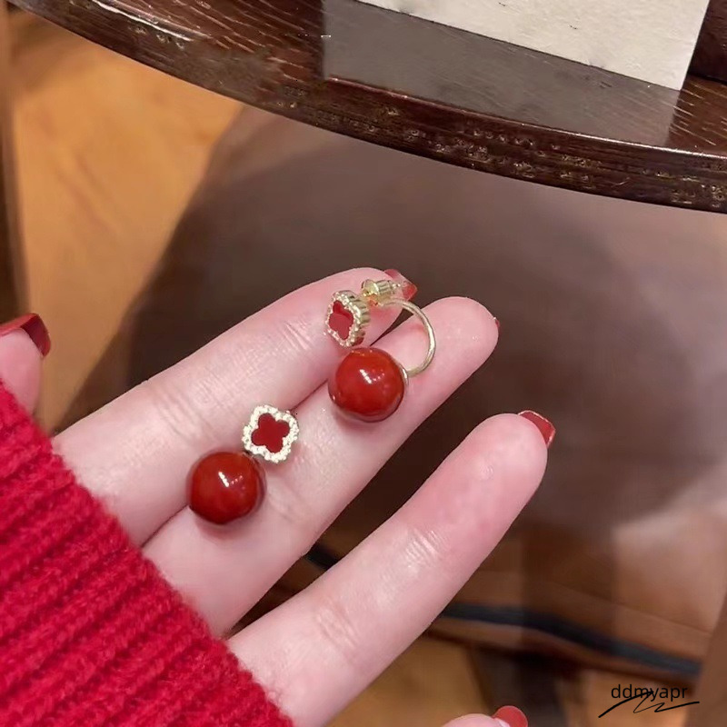 S Sier Needle ddmyday Festive Red Four-Leaf Clover Pearl One Pair Two-Way N Sense Earrings Elegant Ear Jewelry 250710 ddmyday ddmyday ddmyday ddmyday