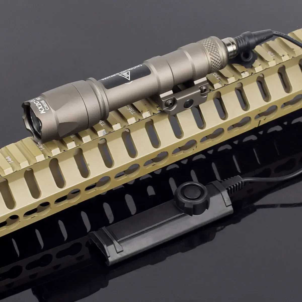 Tactical M600 M600B M600C Weapon Gun light Lanterna Rifle Flashlight Pistol Scout Light Torch Hunting Pictinny RailXJ250905