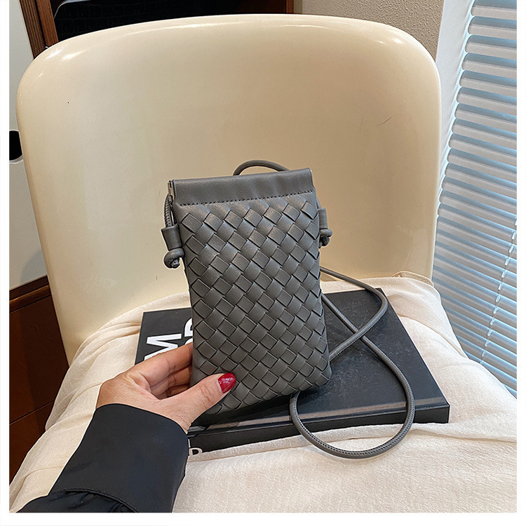 Luxury Brand Designer Bag Super Popular Handwoven Small Bag For Women 2024 New High-End Versatile Commuter Vertical Crossbody Phone Bag