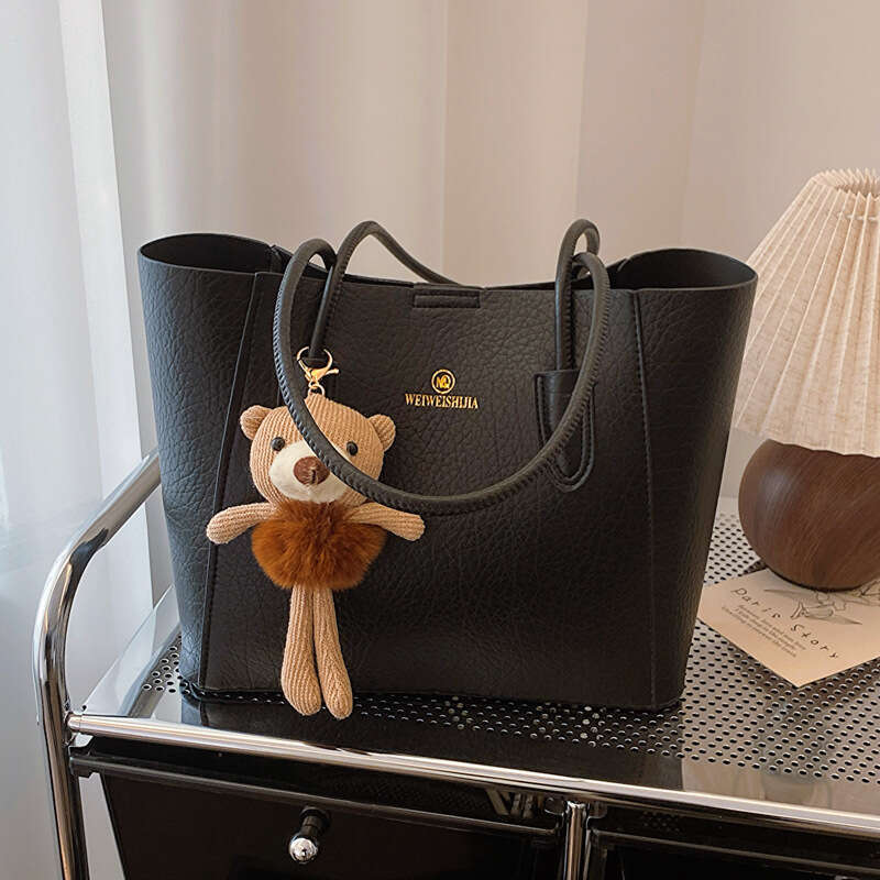 Korean Advanced Classroom Big For Women 2024 New Versatile Literary Commuter Fashion Large Capacity Shoulder Bag