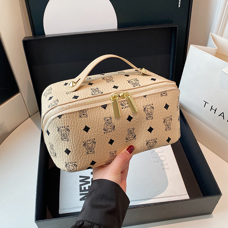 Luxury Brand Designer Bag 2025 Bear Shell Makeup Bag For Women New Retro Versatile Storage Bag Large Capacity Travel Toiletry Bag