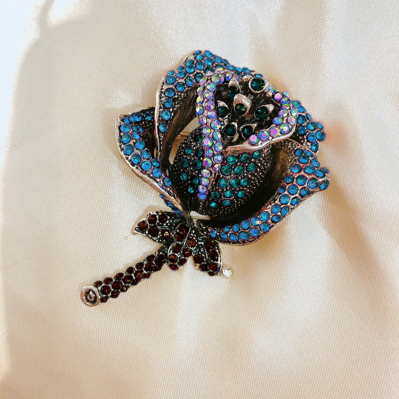 Ins Alloy Diamond-set Rose Brooch Floral Women Exaggerated Popular Brunette Suit Pin Accessories