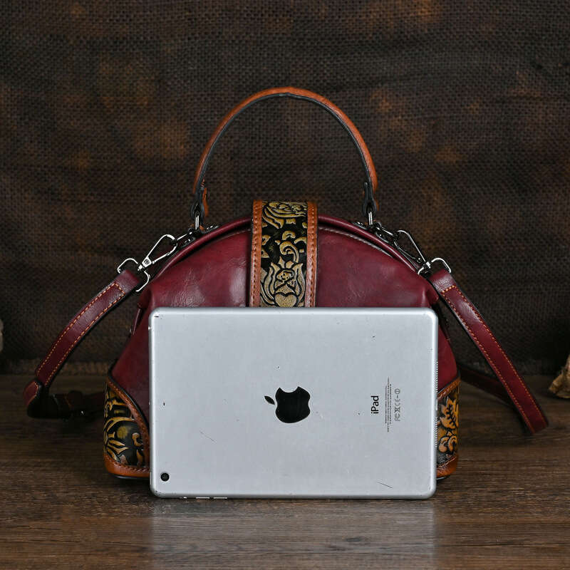 New Casual Simple Daily Matching Women's Embossed Handmade Color Rubbing Handheld Clip Crossbody Bag