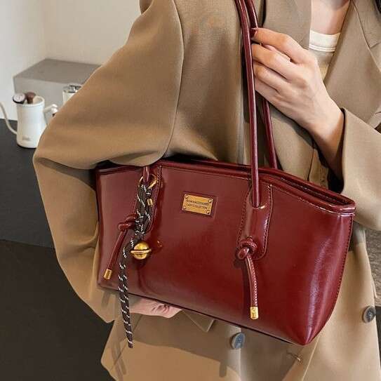 French Style Underarm for Women 2025 New Winter Fashion Niche Shoulder Versatile Large Capacity Commuter Bag