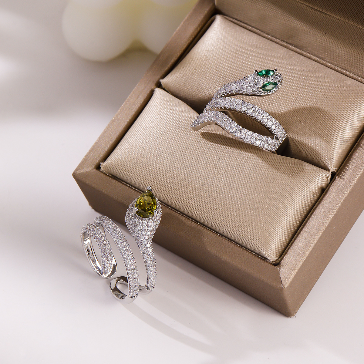 New Snake-Shaped Multi-Layer Snake Micro-Paved Zircon Full Diamond Open Adjustable Index Finger Ring for Women