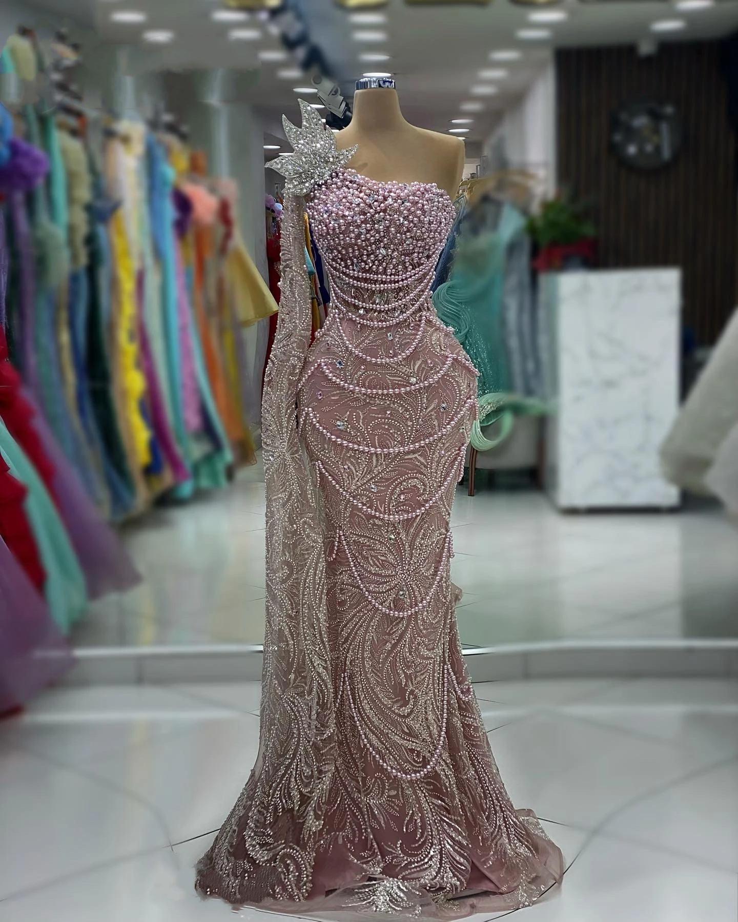 Gorgeous Evening Dresses Sequins Pearls Appliques Gown One Shoulder Sleeveless Sweep Train Dress Party Customized Dress
