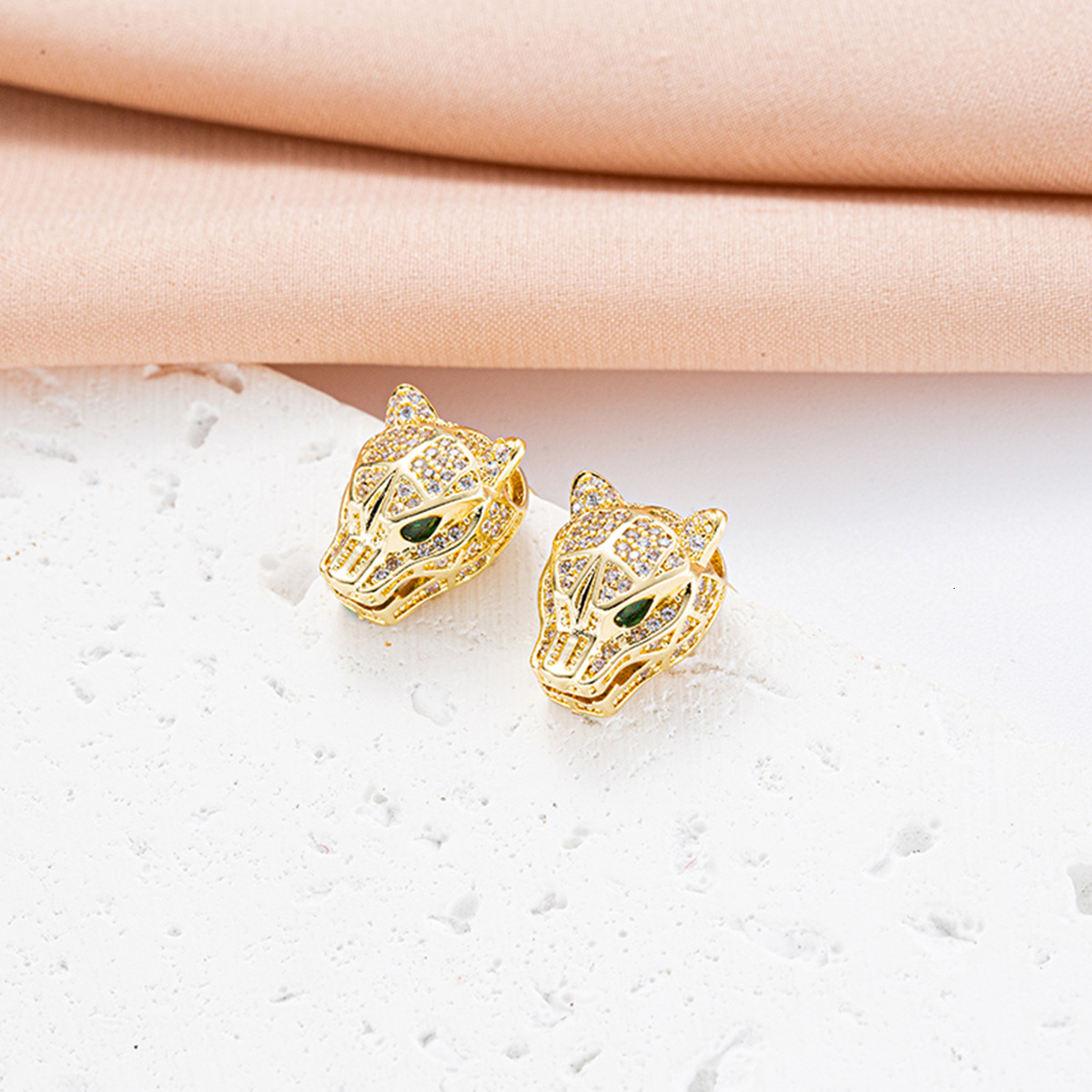 Luxury Brand Designer Jewelry Fashion Gold Inlaid Zircon Cheetah Earrings Niche Elegant Lightweight New Women's Accessories Wholesale