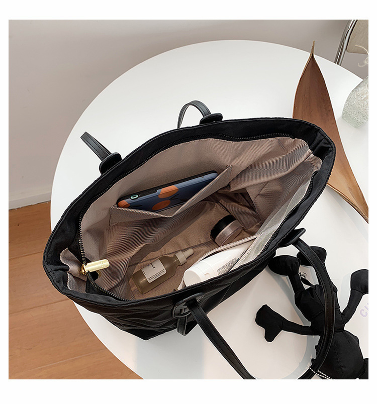 TB BHULAMTE Designer Bag 2025 New Fashion Solid Color Luxury Bag Bag For Women Large Capacity Autumn Winter Casual Shoulder Bag Quilted Commute Tote B