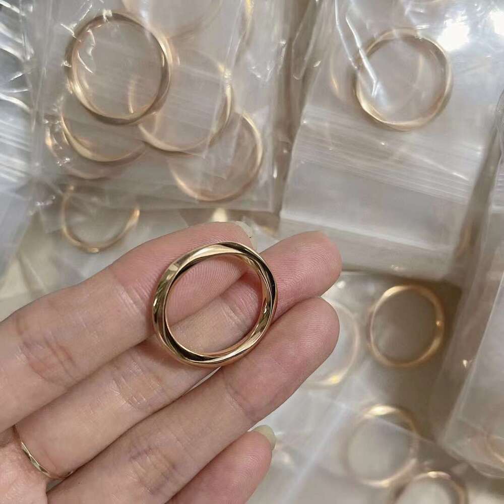 Knot Mbius Ring for Couples, Men and Women, Goddess Trendy Non-Fading Waterproof Ring, Light Luxury Fashion Style