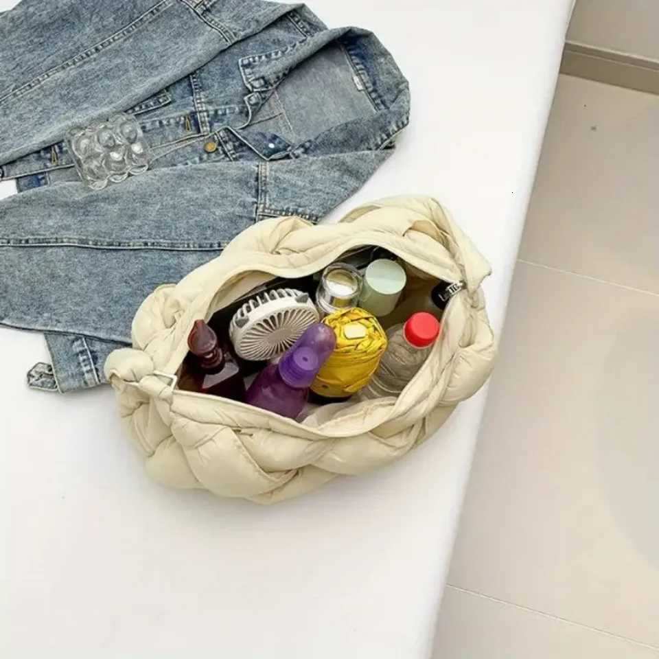 Municipal Woven Shoulder Handbags For Women Fluffy Down Purse Womens Hobo Bag Tote Bag Designer Handbag Messenger Bag Z250903