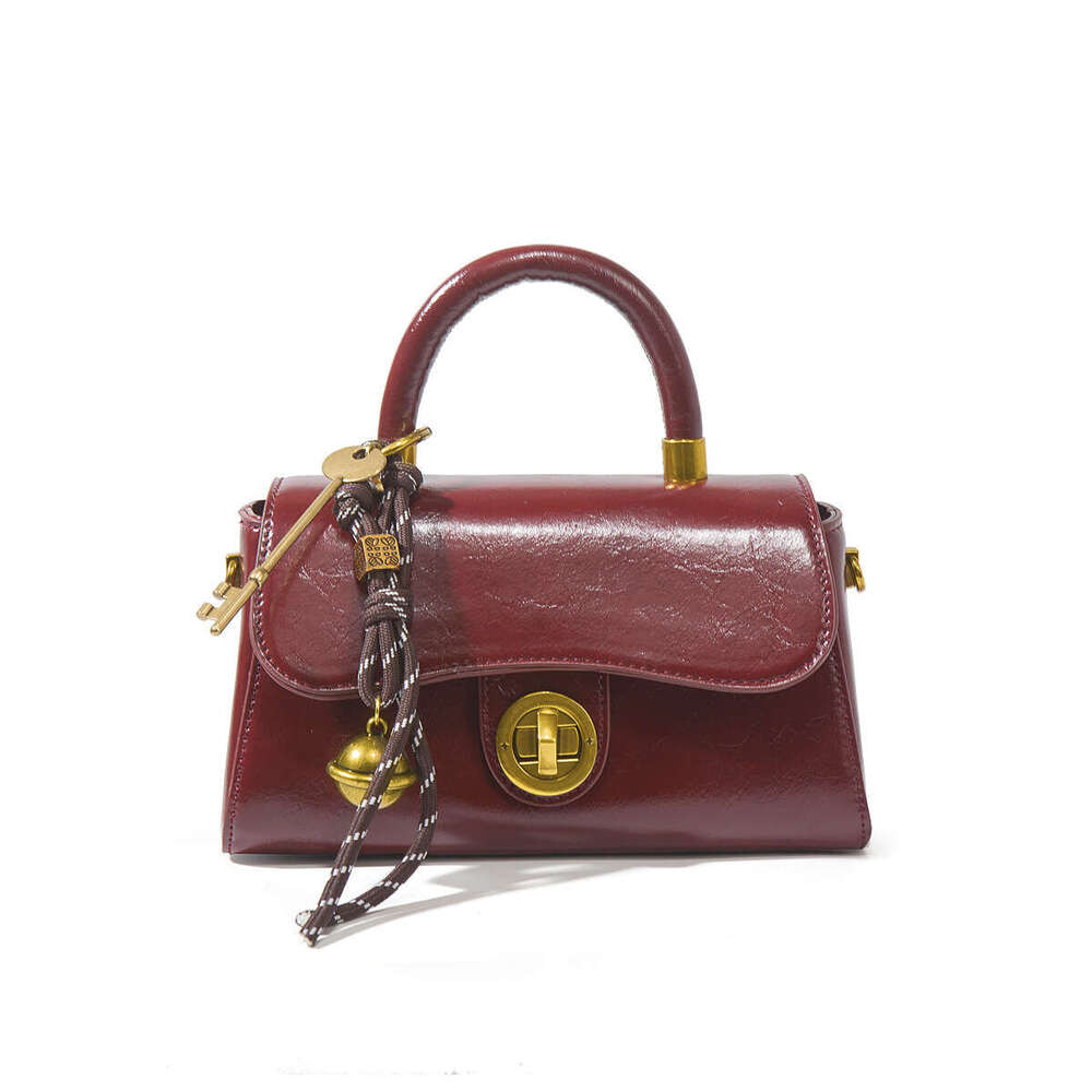 Light Luxury Oil Leather Handheld Small Square for Women 2025 Winter New Fashion Lock Buckle Shoulder High-end Crossbody Bag