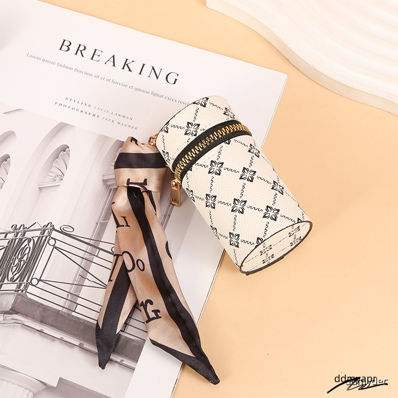 Leather ddmydec Bucket Pendant Earphone Lipstick Mini Keychain Bag Key Pouch Women Accessories Keyring Gift250710 ddmydec