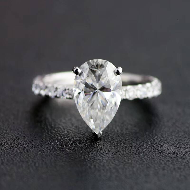 Half Pave Setting Pear Cut Moissanite Diamond Ring with 3ct Pear Moissanite