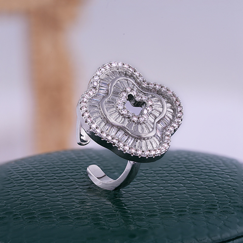 Luxury Brand Designer Jewelry 2024 Tiktok Live Source Simulated Moissanite Princess Cut Four-Leaf Clover Fashion Full Diamond Micro Pave Adjustable Ri