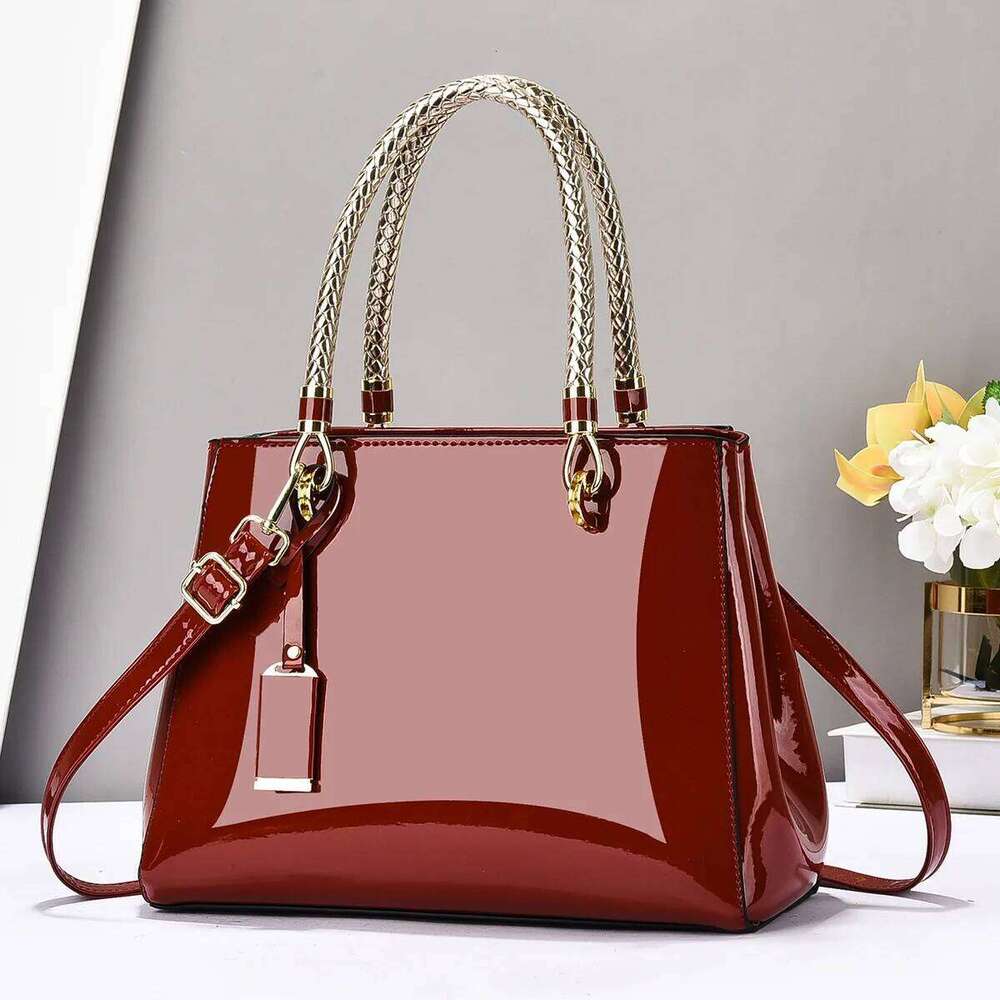 High End Mirror PU 2025 Light Fashionable Patent Leather Handbag Large Capacity Casual Shoulder Crossbody Bags