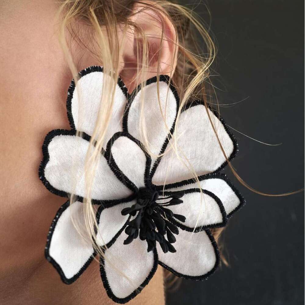 New Elegant High-end Three-dimensional Colorful Flower Fashion Classic Fresh Floral Earrings for Women