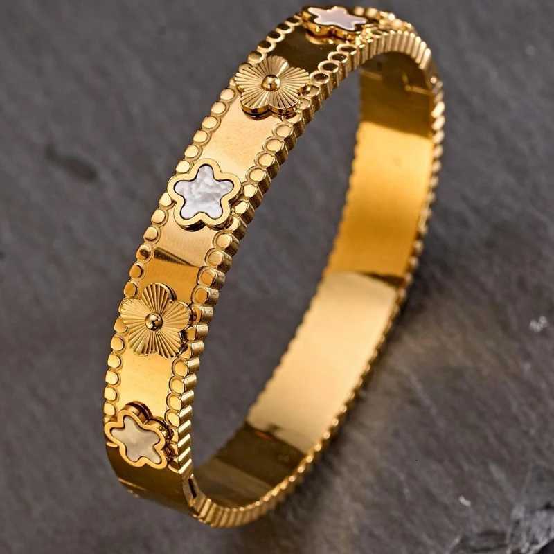 luxury UILZ Luxurious Stainl Steel Lucky 5 Flower Bangle For Wen Micropaved Red Shell Bracelet Daily Wear Jewelry S250905