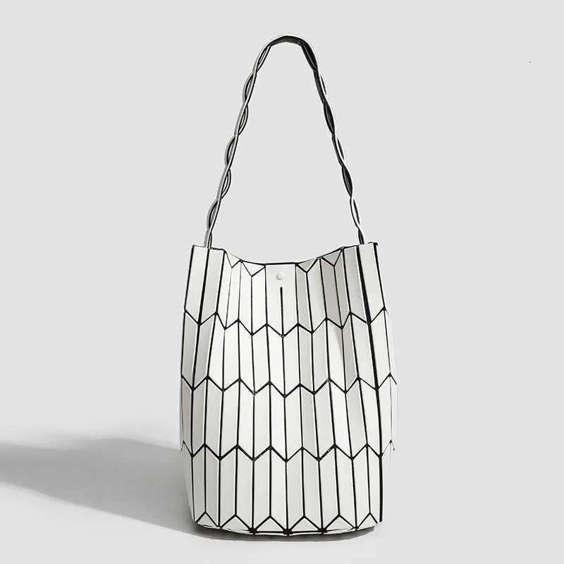 2025 New Trendy Niche Design Geometric Rhombus Color Matching Bucket Bag Versatile Portable Vegetable Basket Shoulder Armpit Bag Z250903