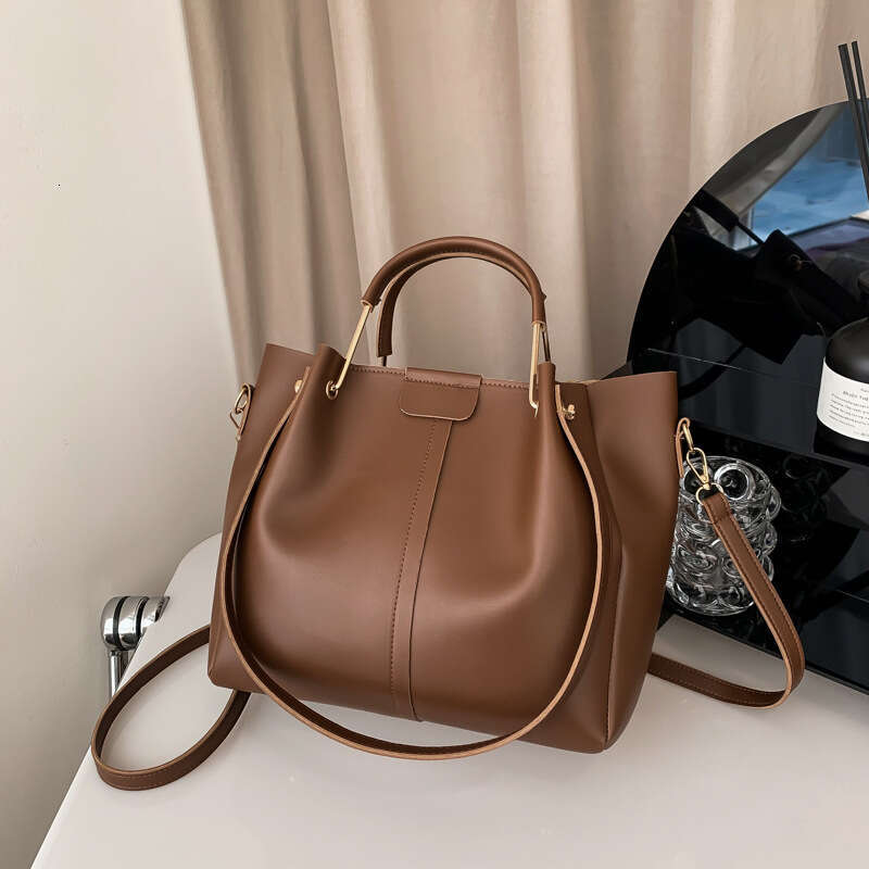 Niche Design Large Capacity Handbag for Women 2023 New Trend Versatile Commuter Crossbody Tote Bucket Bag