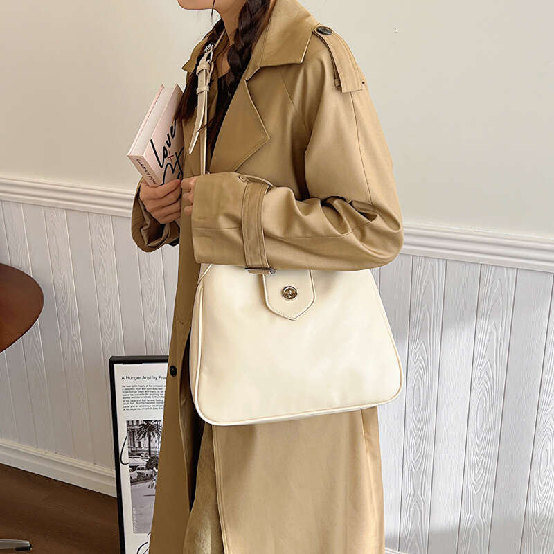 Korean Version Solid Color Oil Wax Leather Single Shoulder Tote Bag, New Versatile, Large Capacity, Textured Commuting