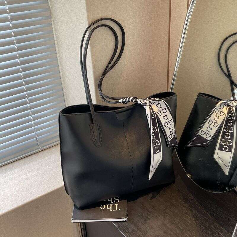 Tote Women's 2024 New Trendy And Fashionable Korean Commuter Versatile Instagram Large Capacity One Shoulder Bag