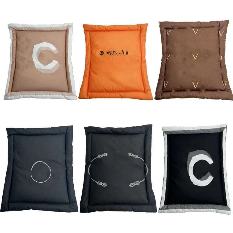 Designer Comfortable Kennel Pad Multi Purpose Bed for Small Dogs Cats Soft Dog Crate Mat Style Fashion Pets Accessories S Black M58 Free shipping