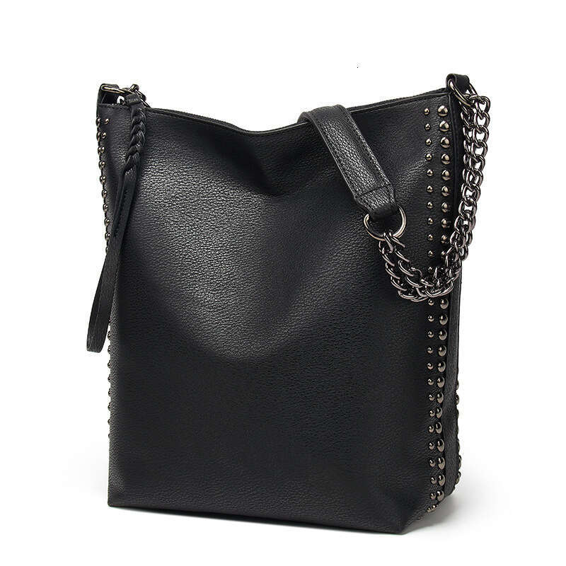 Fashion 2024 New Trendy Korean Rivet Bucket With Large Capacity Casual Versatile One Shoulder Diagonal Straddle Women's
