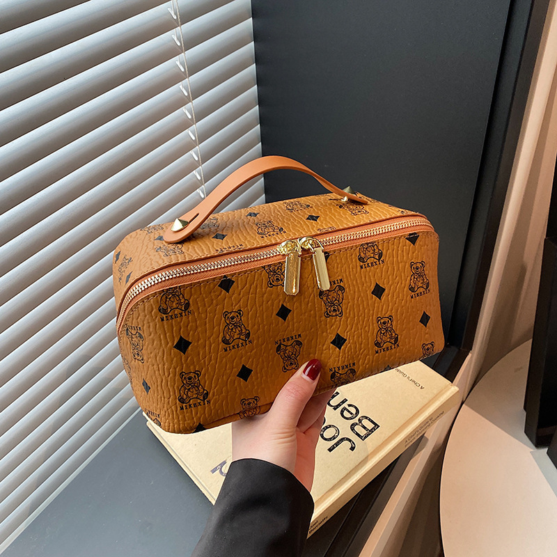 Luxury Brand Designer Bag 2025 Bear Shell Makeup Bag For Women New Retro Versatile Storage Bag Large Capacity Travel Toiletry Bag
