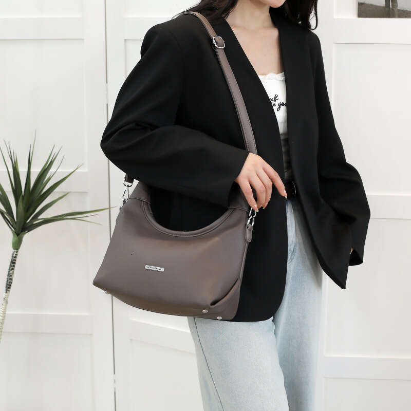 Niche Fashion Versatile Underarm for Women New Trendy Shoulder Stylish Crossbody Small Bag