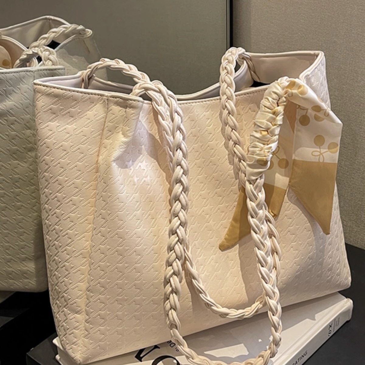 2025 new large capacity bag luxury bag new women's fashionable commuting shoulder bag designer bag summer handbag women's crossbody bag