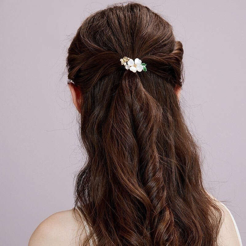 DHcollections 2025 Elegant Rhinestone Hair Tie Korean High Elastic Rubber Band Ponytail Holder White Flower Camellia Alloy Hair Accessory for Women