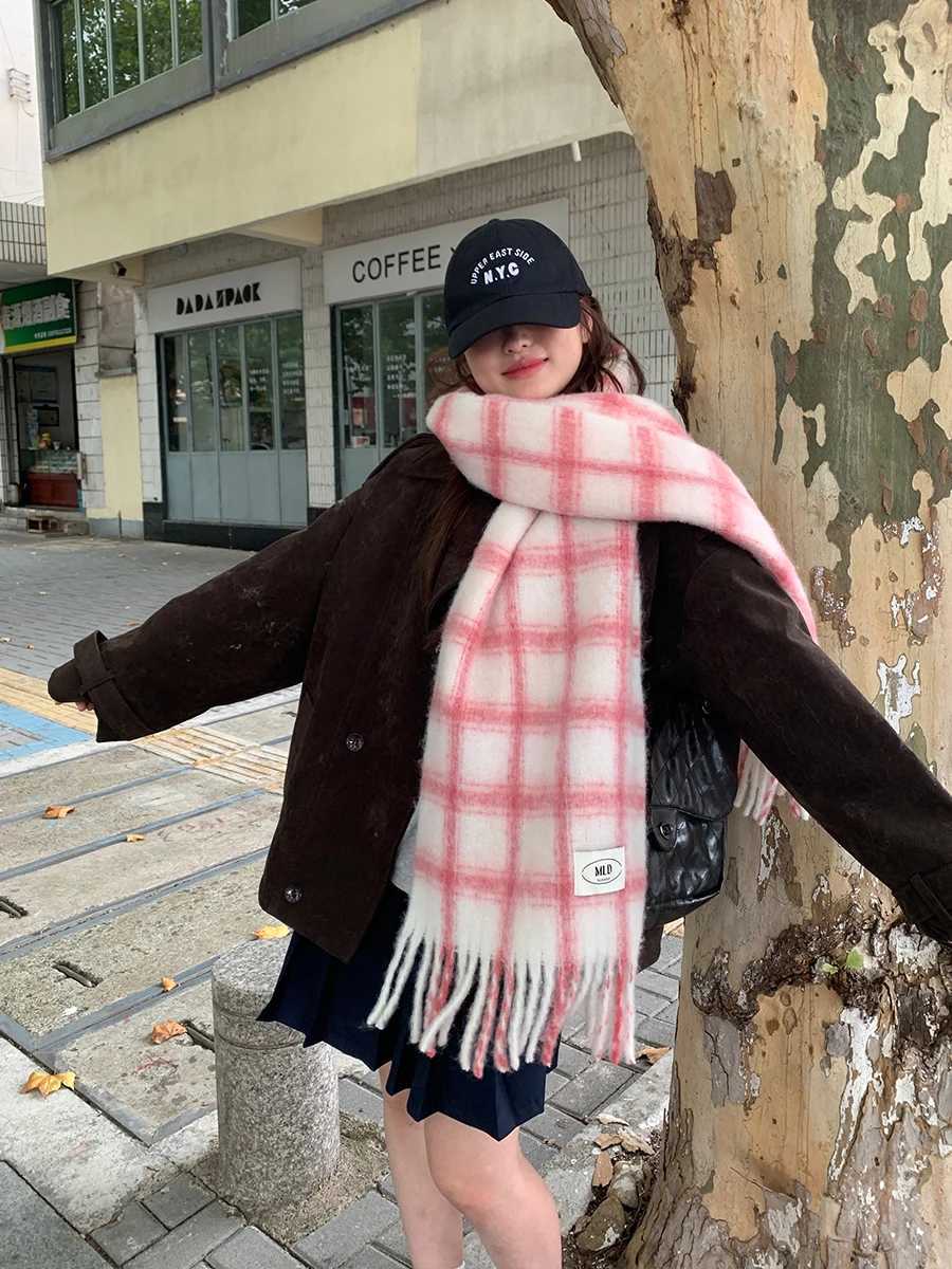 Winter Scarf With A Warm Woolen Texture A Plaid Pattern And Tassels For A Cozy Autumn And Winter LookXJ250905