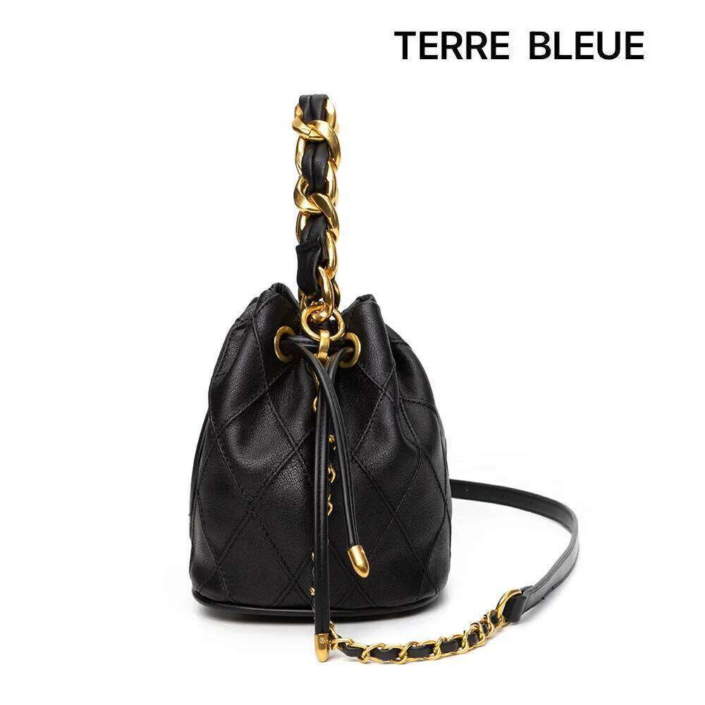 2024 New Lightweight Women's Handbag Niche Design Chain Crossbody Bucket Fashionable Shoulder Bag