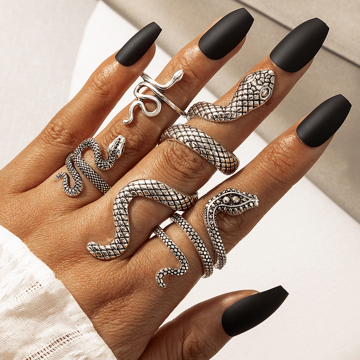 Cool and Stylish Men's Snake Pattern Punk Style Exaggerated Animal Four-Piece Ring Set