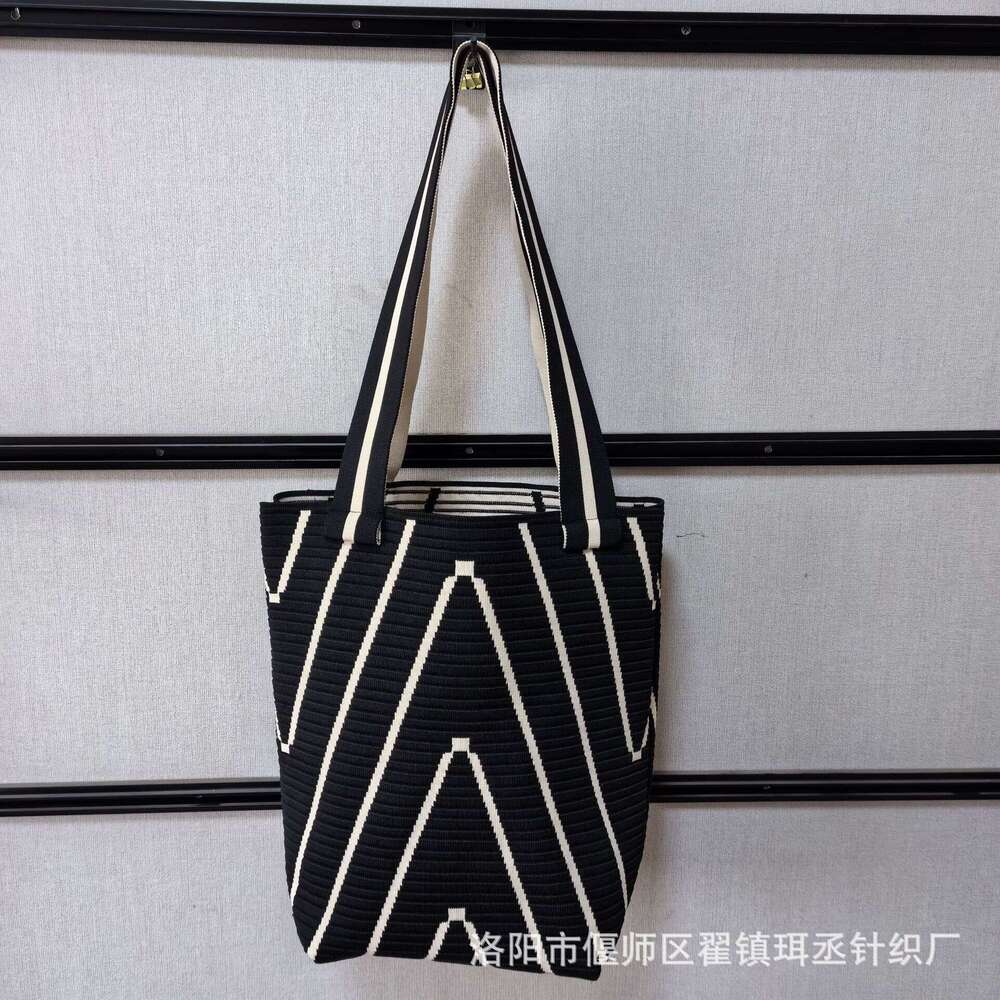 Knitted Handbag Wave V-Shaped Shoulder Versatile Fashion Large Capacity Crossbody Bucket Bag