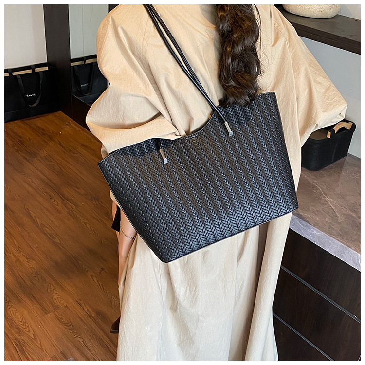 Large Capacity New Women s Shoulder Bag Retro Woven Women s Crossbody Bag Commuting Handbag Autumn New Designer Bag