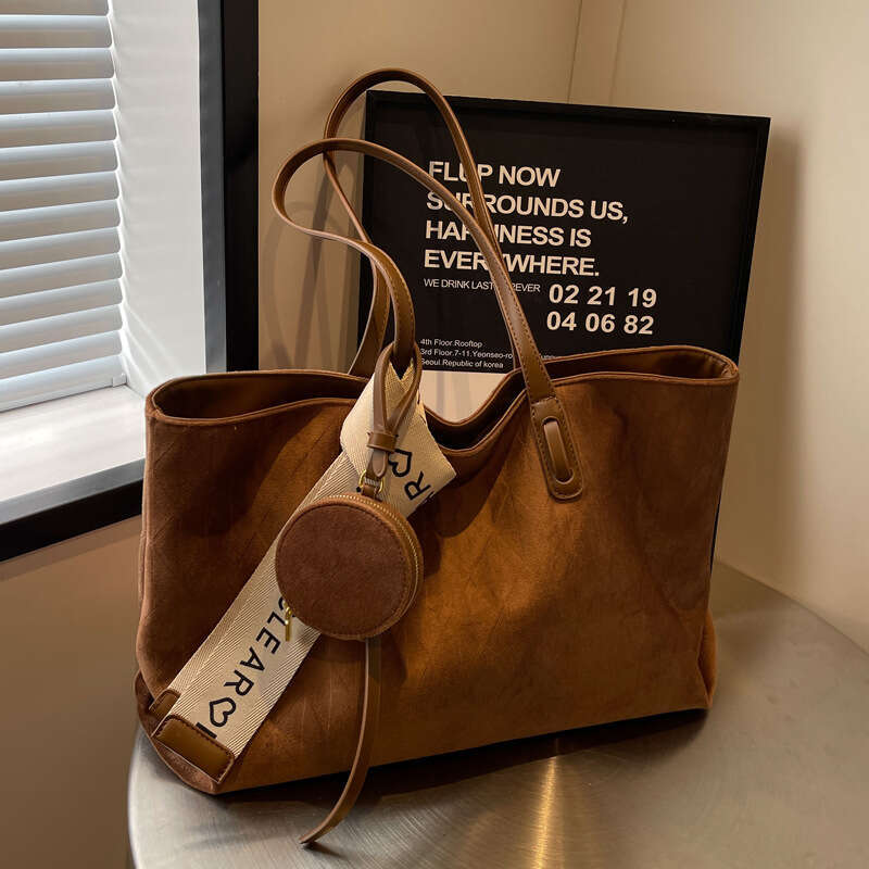 Versatile Large Capacity for Women 2024 New Autumn Fashion Student Class Shoulder Tote Commuter Bag