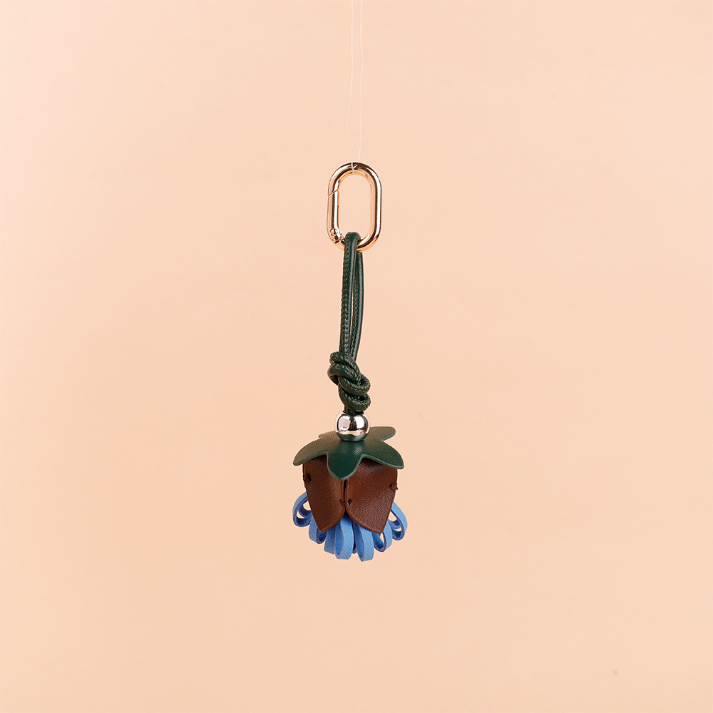 High Quality hand-sewn Leather Keychain Flower key Chain Luxury Designer Keyring Cute bag charm for women or girl Christmas gift