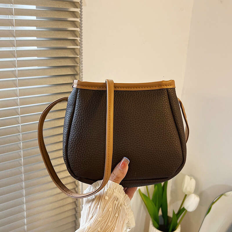 Summer New Fashion Simple Shoulder for Women Stylish Elegant Commuter Crossbody Trendy Soft Leather Small Bag
