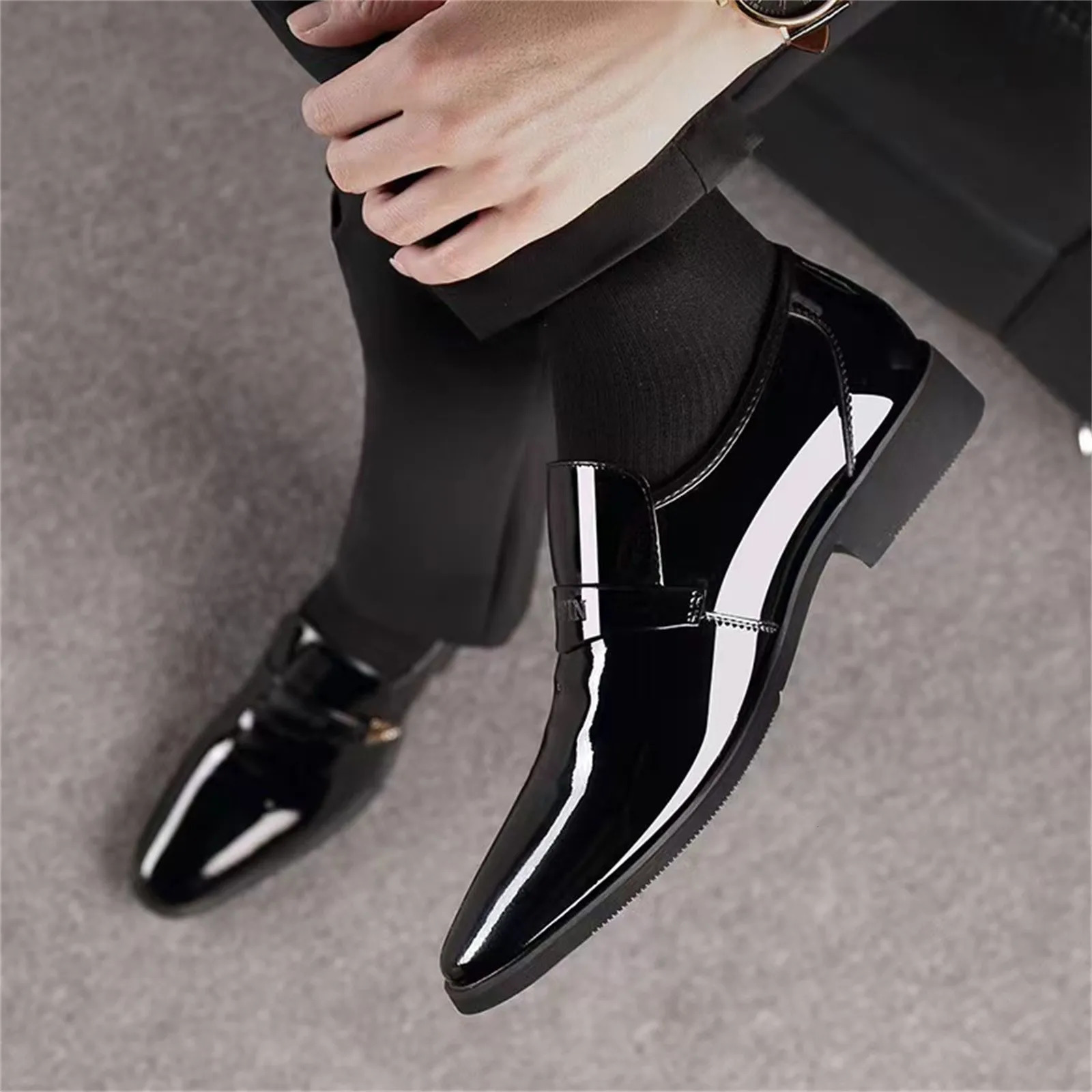 Business Leather Shoes for Men British Style Mens Office Dress Shoes Comfortable Slipon Male Loafers Daily Casual Shoes 250903