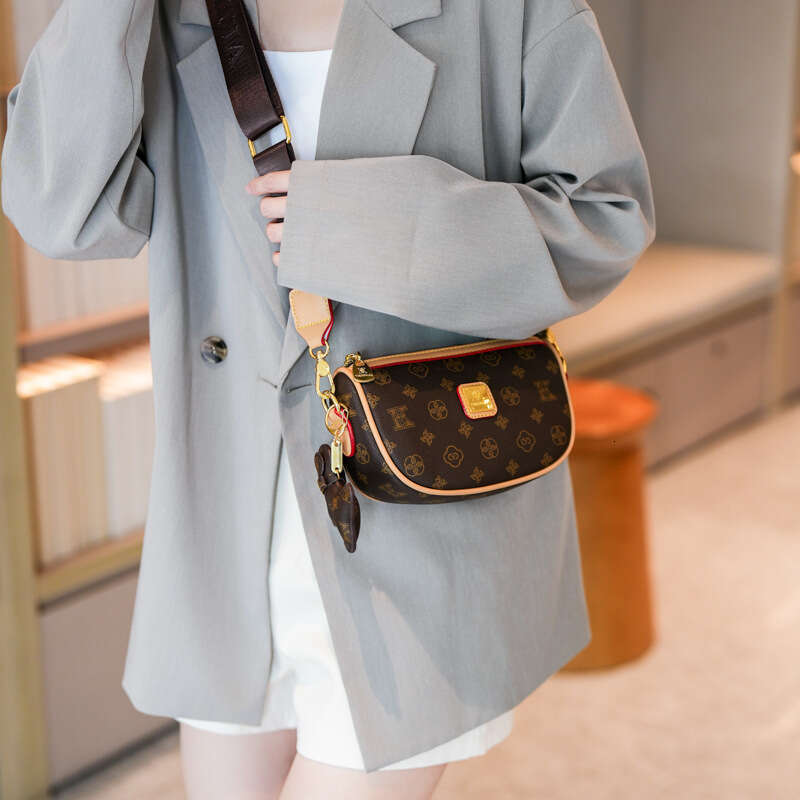 Designer Bags Shoulder Bag Wide Strap Dumpling Bag 2025 New Letter Printed Versatile Shoulder Crossbody Bag for Women