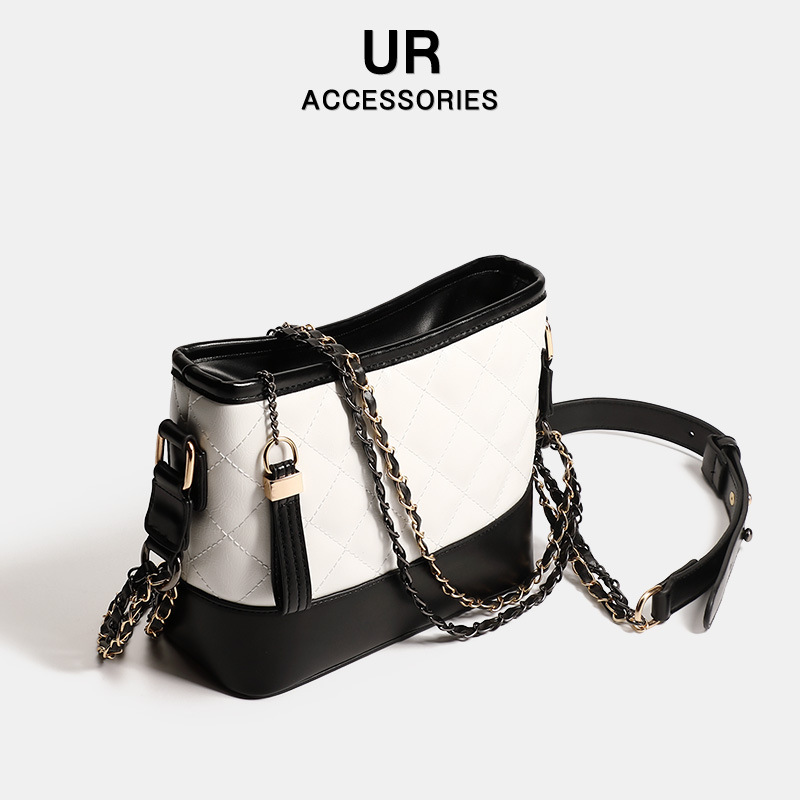2025 New Women's With Stray Back And Double Color Chain Niche Single Shoulder Crossbody Dia Grid Bag, Water Bucket Bag fashion Designer