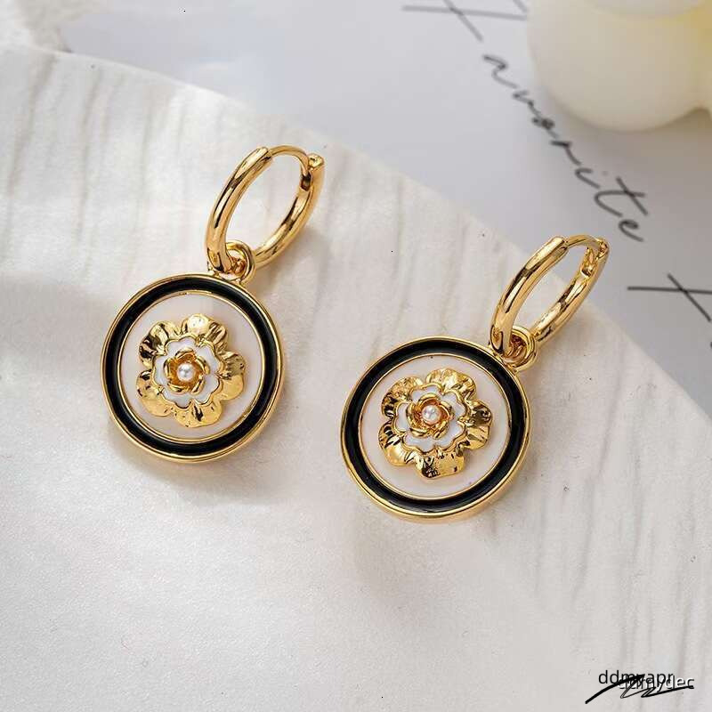 Collections French Style Camellia Earrings For Women ddmydec 2024 Fashion Elegant Oil Drop Ear Cuffs Light Niche High End Jewelry ddmydec