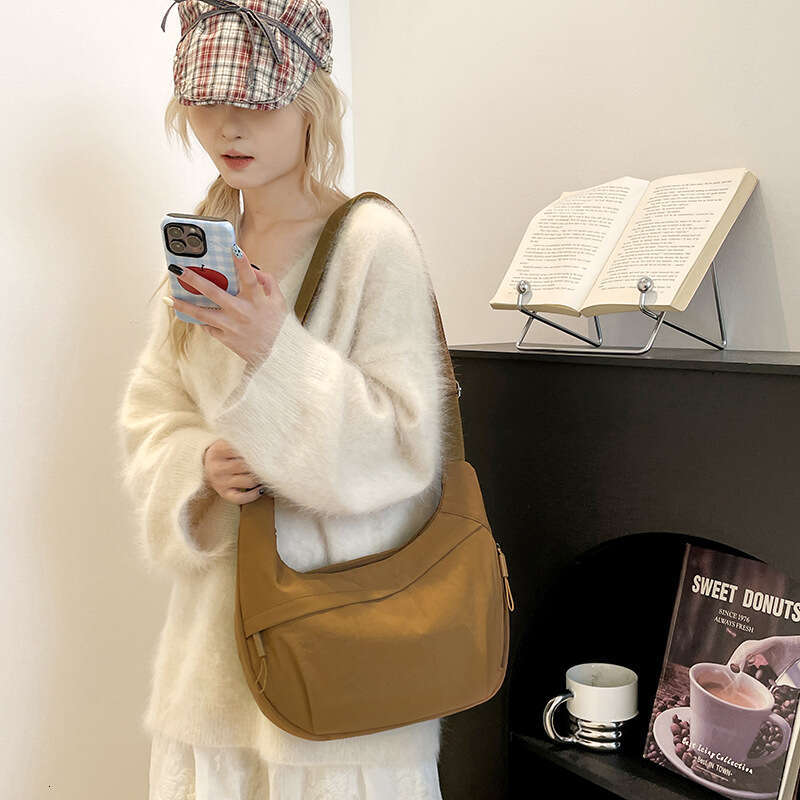 New Harajuku Style Casual Handbag Versatile Nylon Crossbody Tote for Women Simple and Stylish Shoulder Bag